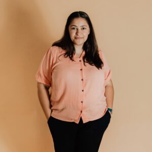 Cămașă femei din muselină organică cu decolteu în V elegant
