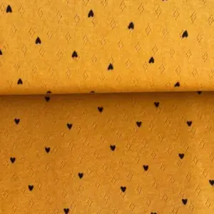 Textură Pointelle muștar cu inimioare din bumbac organic Melissas – material natural premium