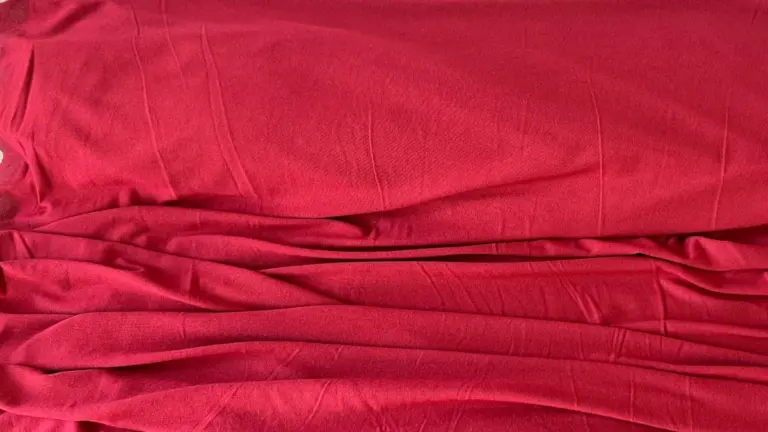 Material Tencel Rosu Inchis premium Melissas Material Tencel rosu inchis premium utilizat pentru haine dama Melissas