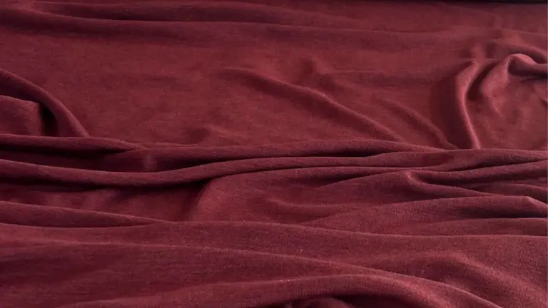 Material lână merinos ruby Melissas Material din lână merinos ruby Melissas, textură fină și naturală