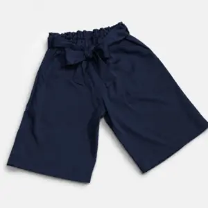 Pantaloni scurți damă din Tencel navy cu buzunare și cordon detașabil Melissas