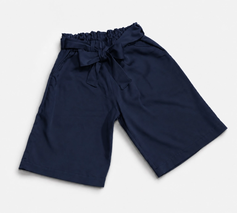 Pantaloni scurți damă din Tencel cu buzunare și cordon detașabil Melissas Pantaloni scurți damă din Tencel navy cu buzunare și cordon detașabil Melissas