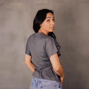 Tricou damă din lână merinos cu cordon ajustabil Melissas, vedere din spate