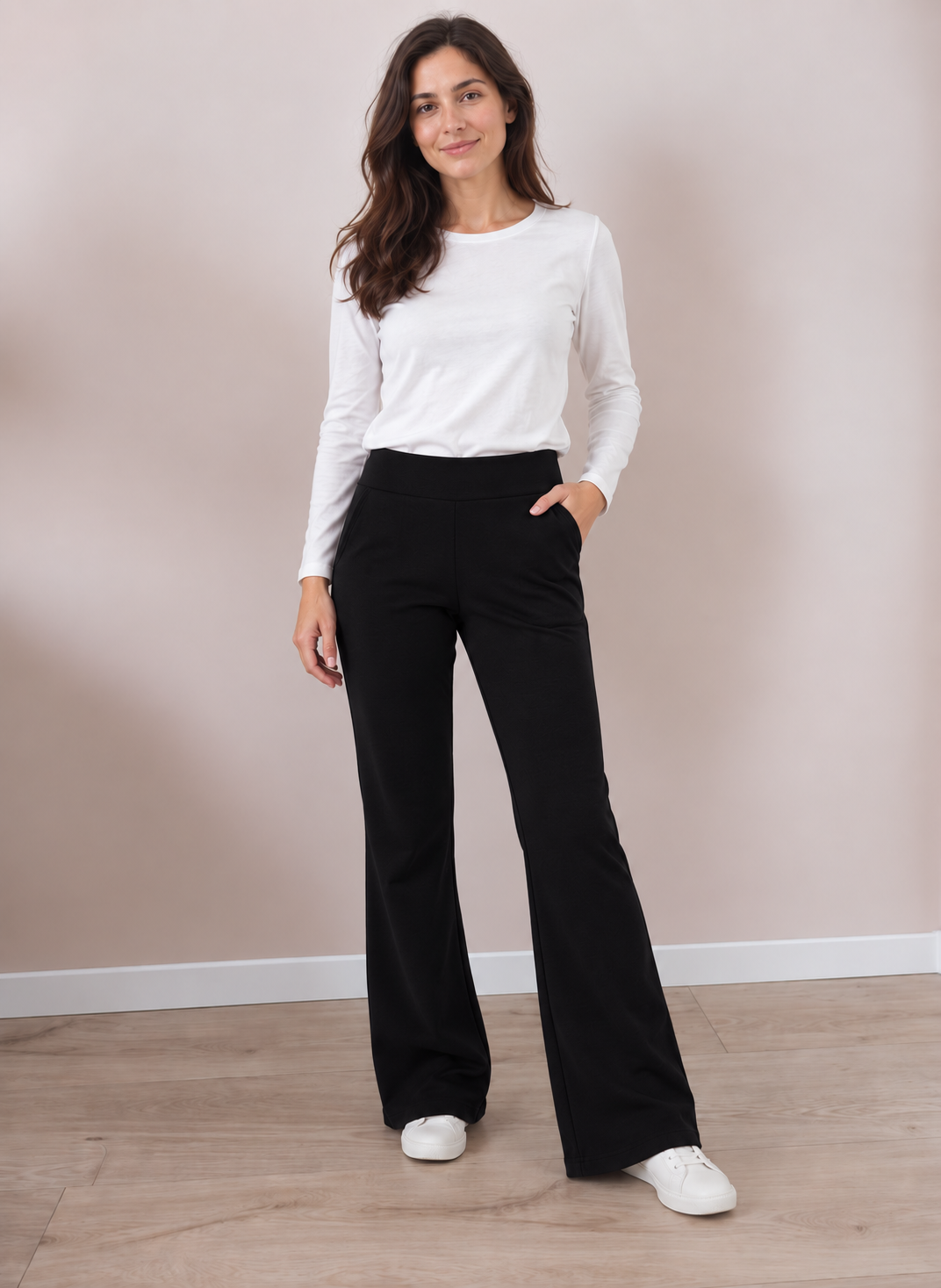 Pantaloni dama, evazati din lana merinos negru